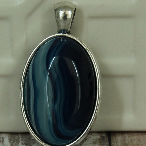 Blue Onyx Agate Pendant - Picture 5 of 6